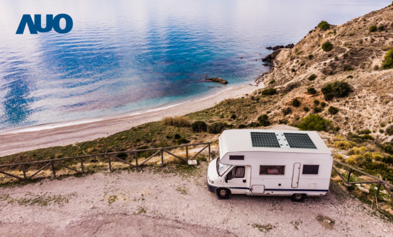 「可撓輕量化太陽光電板SunCurva」使用輕量特殊耐候型複合板取代傳統太陽能板的玻璃前板，不僅降低70%重量，每米平方僅3Kg；具有抗衝擊性能及通過電磁相容性測試，可應用於交通運輸工具，如露營車、遊艇等